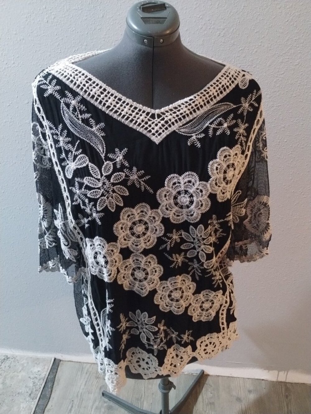 Kindred Black and White Blouse